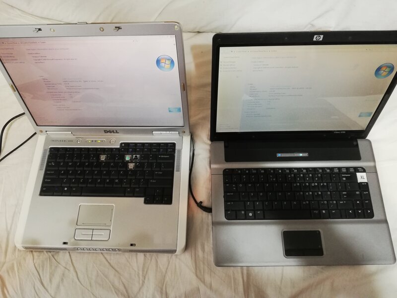 Vand 2 laptop-uri functionale cu alimentatoare
